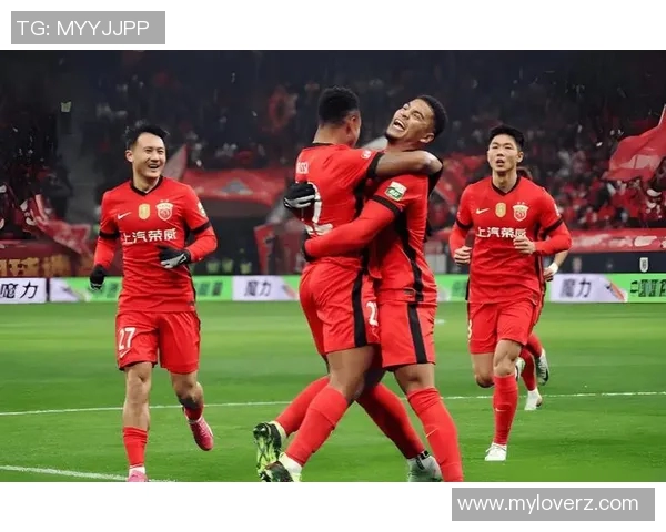 亚冠激战上海上港迎战强敌全力争胜展现球队风采