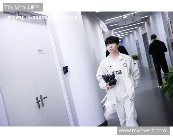 职业联赛特别报道：IG战队从新秀到王者的成长历程与背后故事